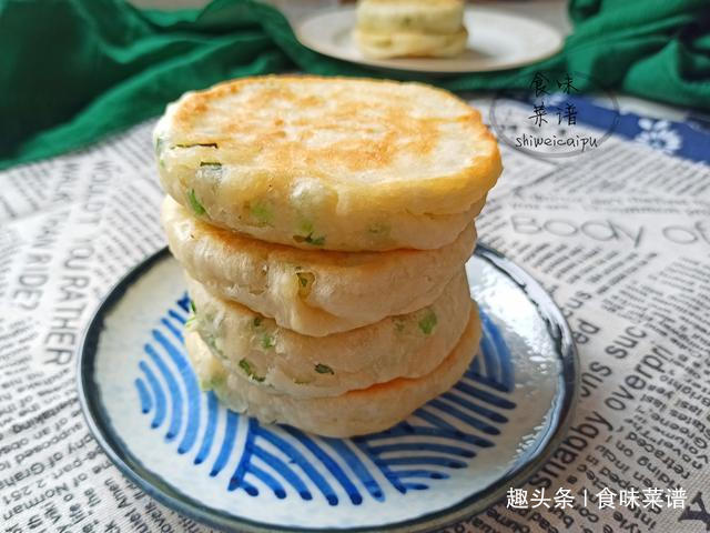 孩子想吃葱花饼了，教你特色做法，不和面不揉面，暄软咸香又好吃