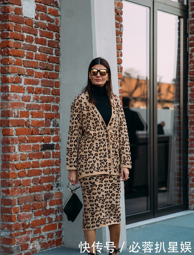 毛衣|冬季毛衣+半裙的8种搭配示范,演绎轻熟女人魅力,浪漫又优雅