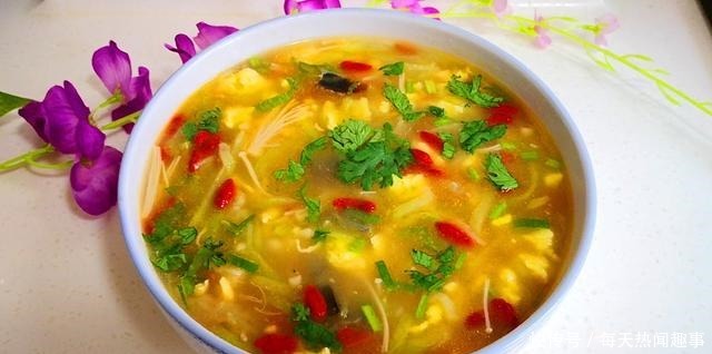 做丝瓜汤时,万万不可切完直接下锅,多加1步,颜色好看更鲜美