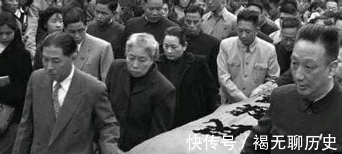陈白尘&1936年鲁迅去世,惊动16人为他抬棺扶灵,一个比一个名气大