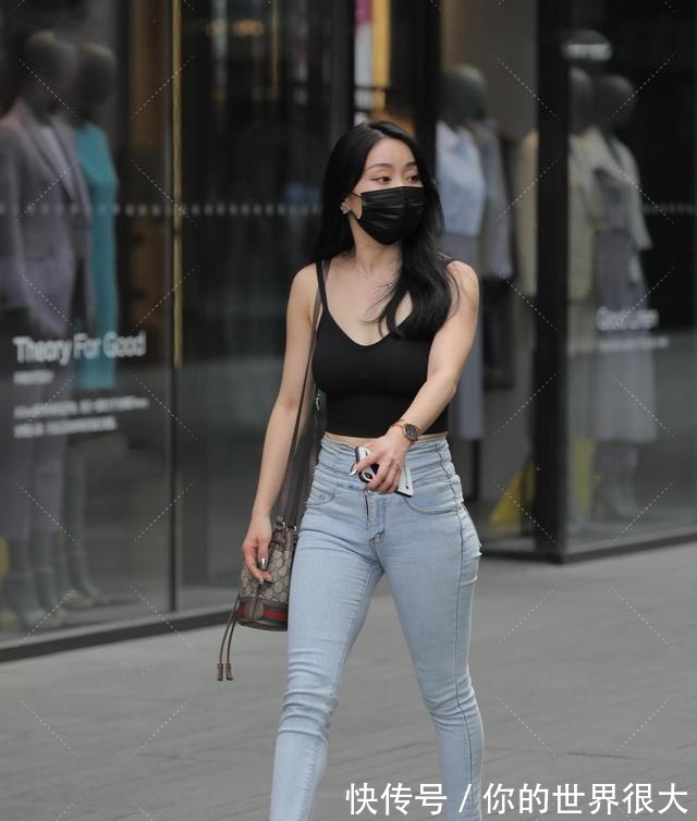 休闲装 紧身黑色上衣搭配紧身高腰裤,设计感爆棚的日常休闲装!