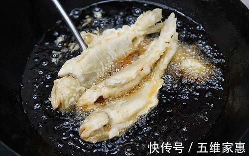 拿手菜香酥小黄鱼，调糊很关键，记住2点，外酥里嫩，放凉也不软