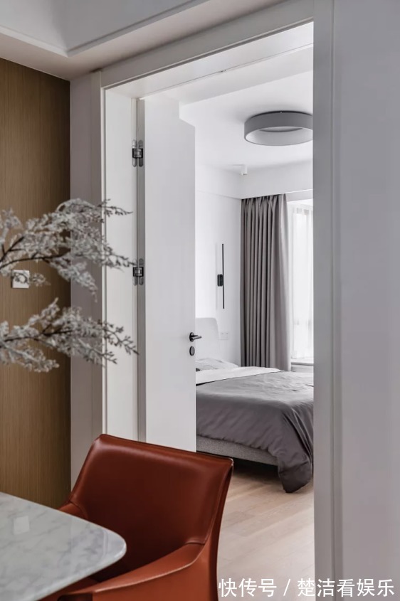 全屋|装修时房门别装单开门了，他家这么设计，让全屋瞬间放大一倍