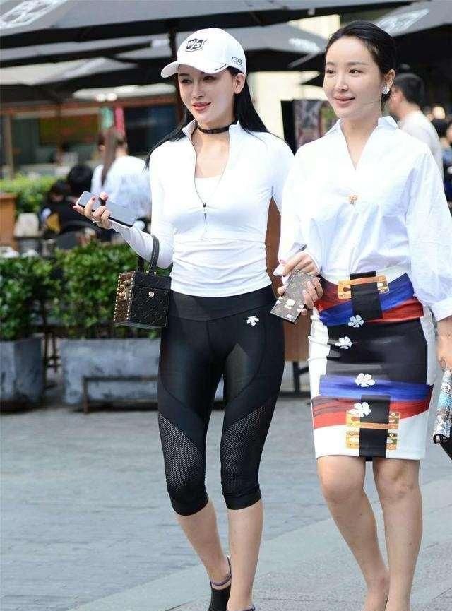 打底裤的造型不止时髦，塑造清纯少女感，女神风格更突出