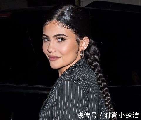 高跟鞋|凯莉·詹娜（Kylie Jenner）的波西米亚风头发将你带回90年代?