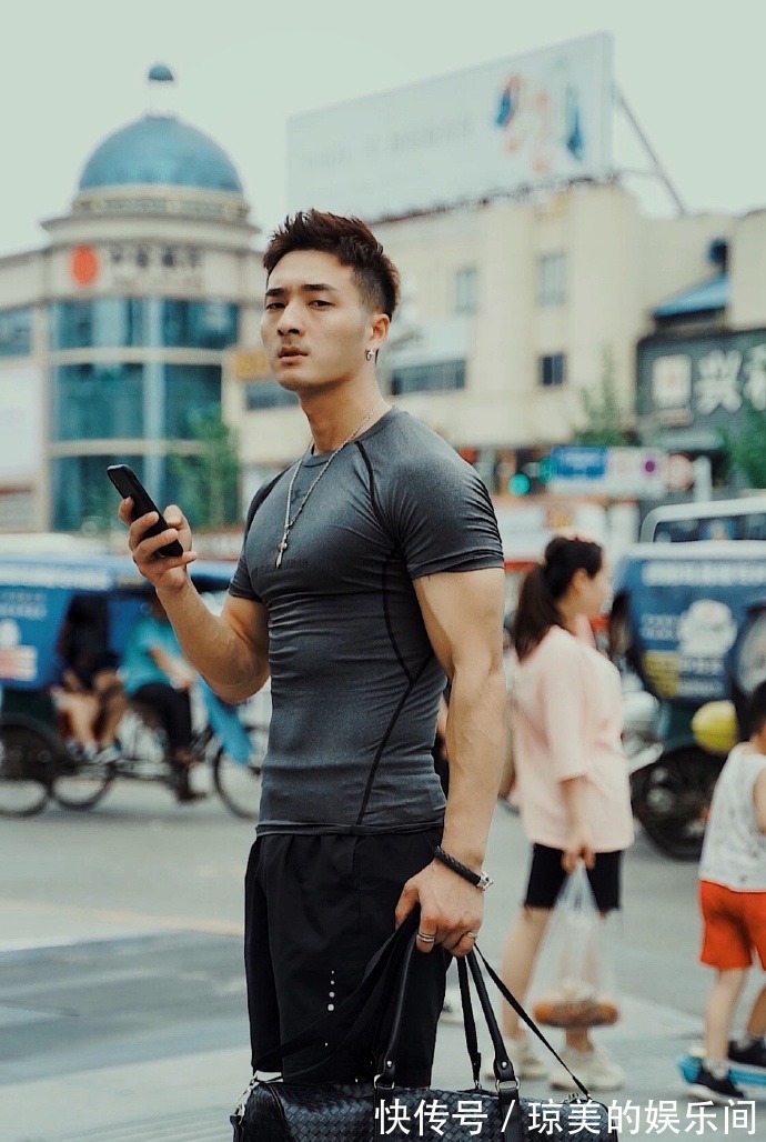 肌肉|成都体育学院肌肉学霸,看这人鱼线公狗腰,就知道耐力十足!