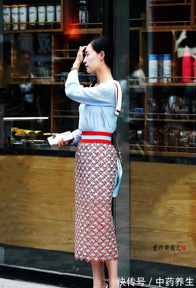 凉鞋 该穿凉鞋了,鱼嘴口凉鞋很有女人味,看看美女对鱼嘴口凉鞋的搭配!