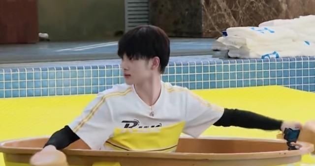 周震南|染头发不能上跑男看到周震南的处理方法，意外解锁新潮流