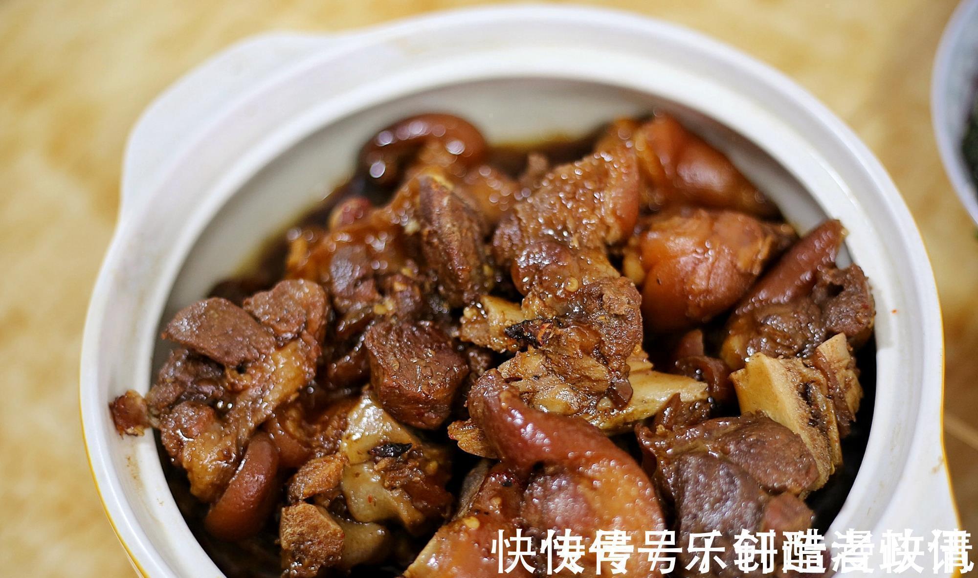 回娘家吃饭，妈妈做的一桌菜，晒朋友圈火了，网友还是亲妈疼人