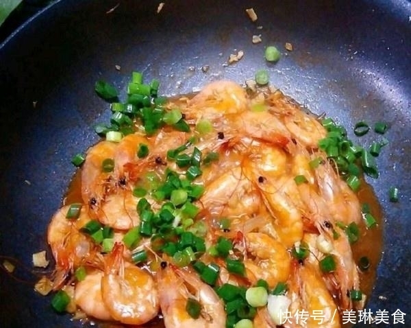 忍不住|大虾不要再水煮了!这样做好吃10倍,孩子忍不住多吃半碗饭!