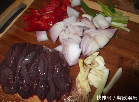 你还在爆炒猪肝吗简单教你几步,就可做出滑嫩入味不膻气的猪肝