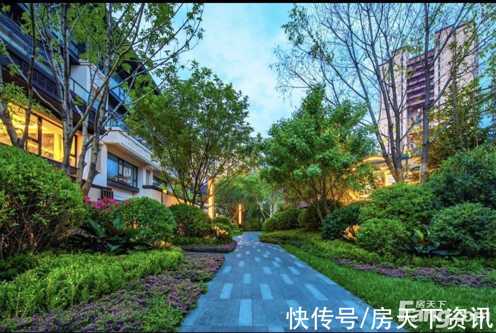 新动态|龙湖·春江天曜好不好？置业顾问从项目现场发回新组图