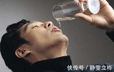 酒精|长期小酌一杯酒的人和滴酒不沾的人,哪种更健康?养生专家有话说