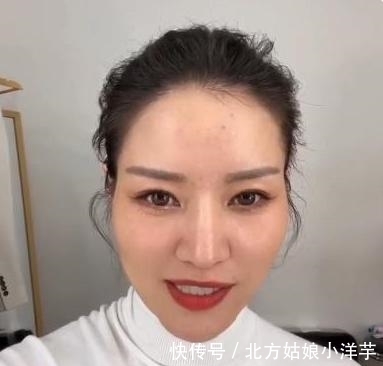范志毅|身价4亿!40岁李娜罕现身,模样大变似整容,火红嘴唇完全认不出