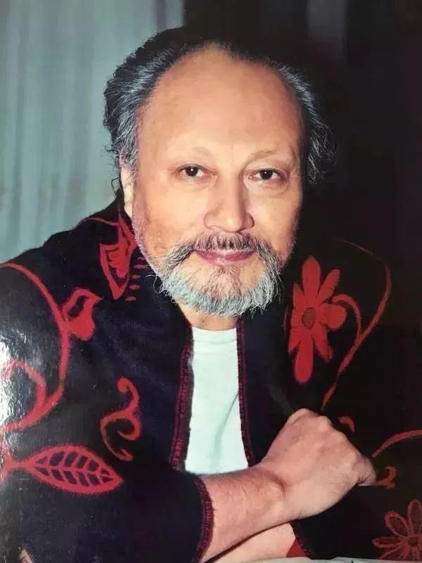 中国美术家协会!“匠心人”--画家王子武鉴赏两幅《张大千画像》的异同之处