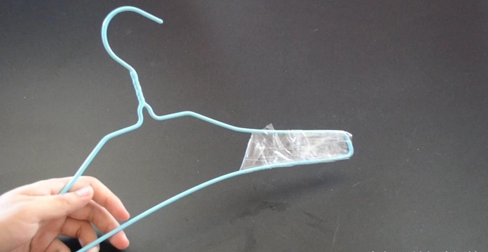 衣架上缠几圈胶带, 这个作用太厉害了, 解决了很多家庭的烦恼