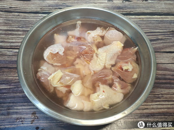 这肉8元一斤,和土豆是绝配,每次炖一锅,好吃到汤汁都不剩