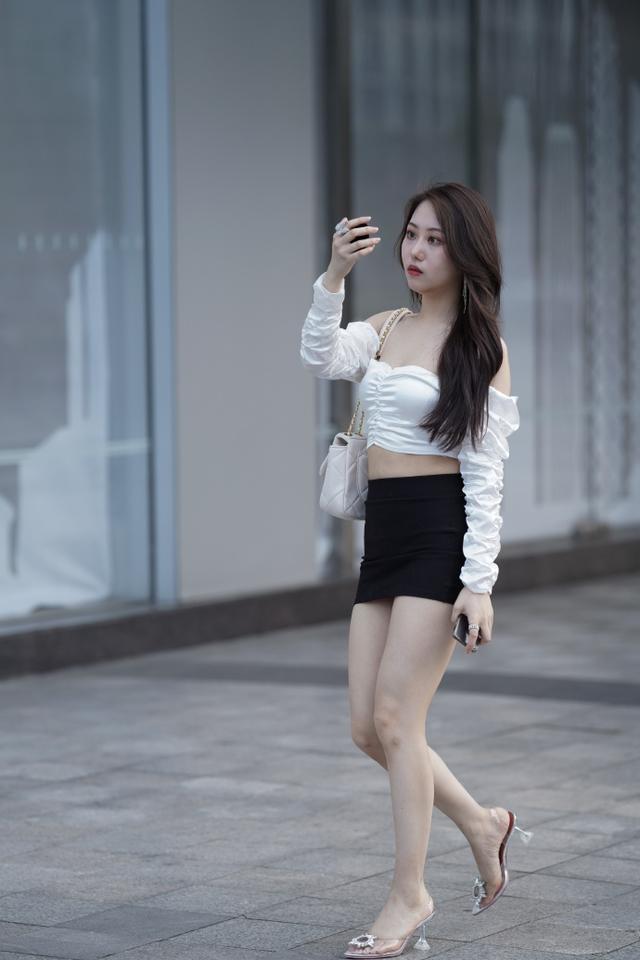 落落大方|白色短袖搭配格子百褶裙,落落大方,少女感十足