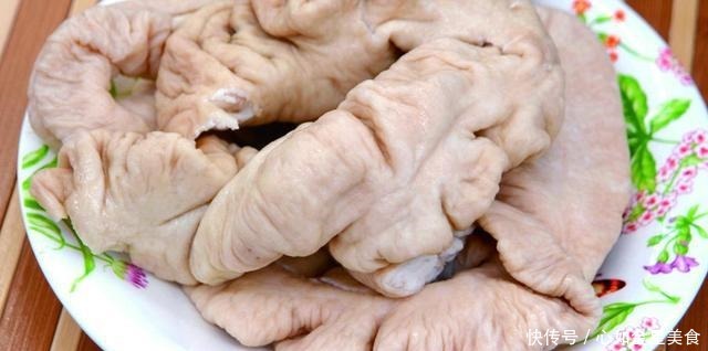 可口|大厨教你红烧肥肠的做法,吃起来柔嫩可口,肥而不腻