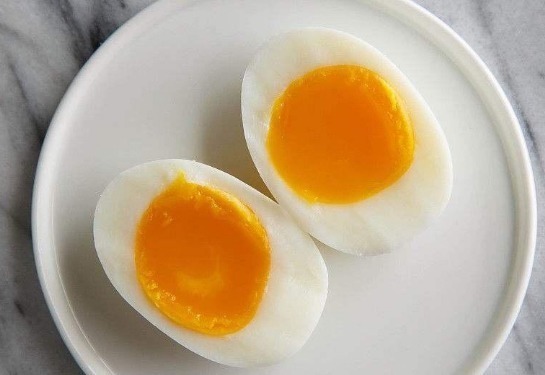 鸡蛋壳|鸡蛋“如此”煮，简直是吃“毒”，营养全无，很多人还痴痴不了解