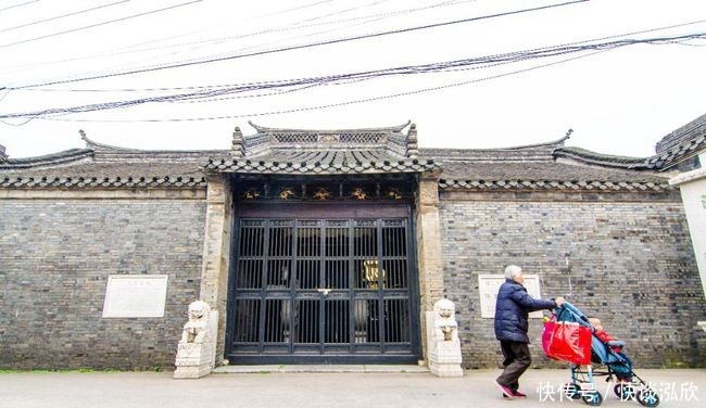 青石板路、古色古香的建筑，三千年的镇江，一座座如画的千年古镇