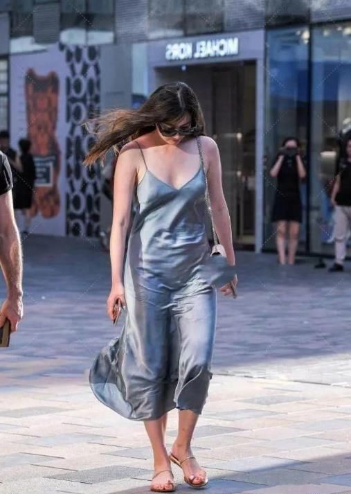 头发|夏天的风正“暖暖”吹过,穿过头发拂起裙摆