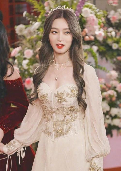 30岁女性不想被人叫阿姨，少留直发！换上这四种冻龄卷，精致洋气