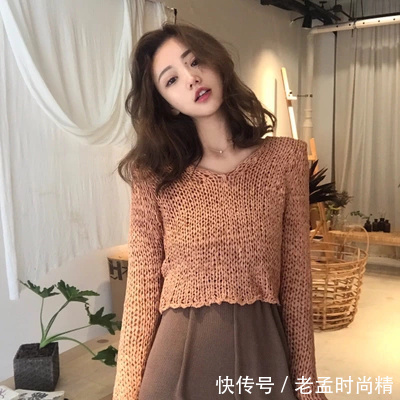 角度看 毛衣配短裙,填补秋冬记忆空白格