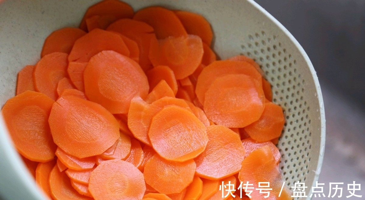 胡萝卜|孩子不爱吃胡萝卜？试试将胡萝卜做成小零食，没有添加放心吃