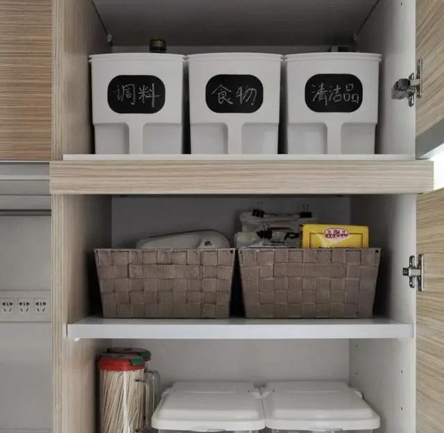 布置|同样是小厨房,瞧瞧人家会布置的,我怎么就没想到呢,活该不好用