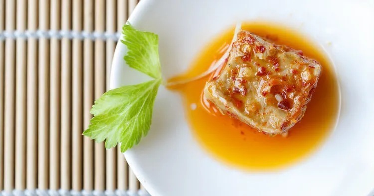 含有|豆腐乳很下饭,对这5类病患而言,却是一口都不能多吃!