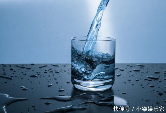 喝水|起床、晚上喝白開水的人!這樣喝水,將毀掉自己的腎