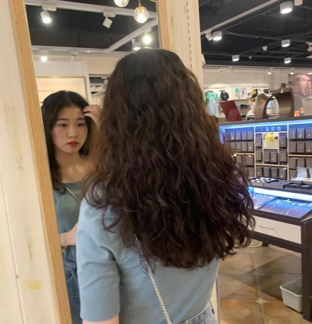 小姐姐|你适合直发还是卷发?看这几点,快速锁定合适的发型!