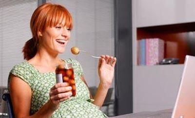 补钙|胎儿“畸形”是吃出来的，孕期4类食物碰不得，为了娃要忍住