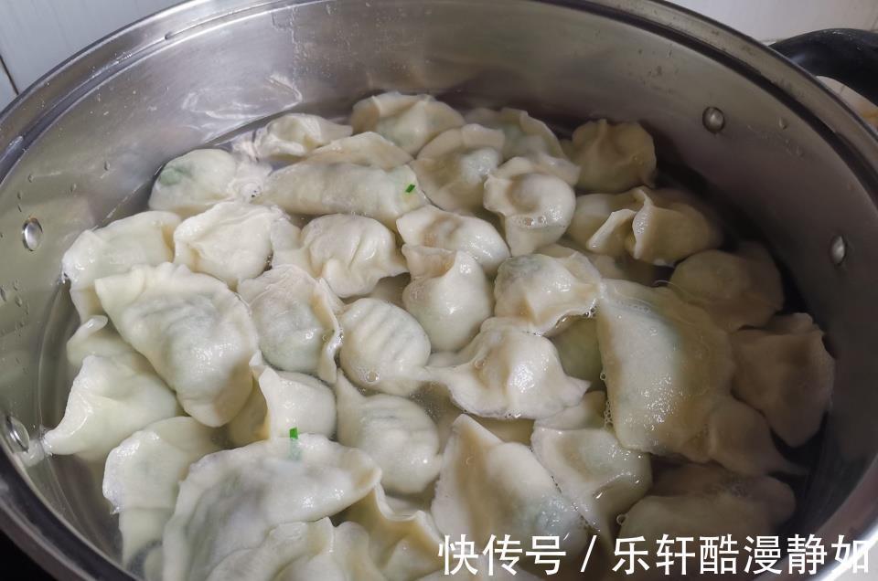 十一假期吃饺子还得这个馅，猪肉牛肉靠边站，用这肉包可太鲜了