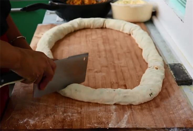 陕西|教你在家做陕西特色小吃滋卷,皮薄如纸,越吃越香,做法超简单