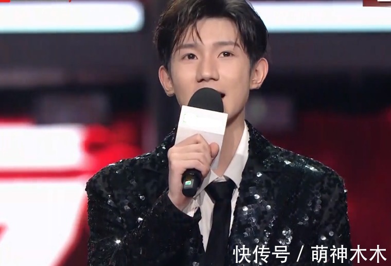 北京购物晚会状况多:白敬亭唾沫星子直飞,周海媚害怕升降台吓爬