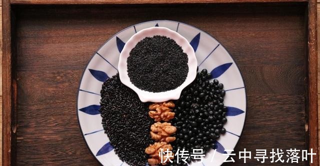 黑米|秋天,少吃栗子多吃它,炒熟碾碎用开水一冲,每天吃2勺真香啊!