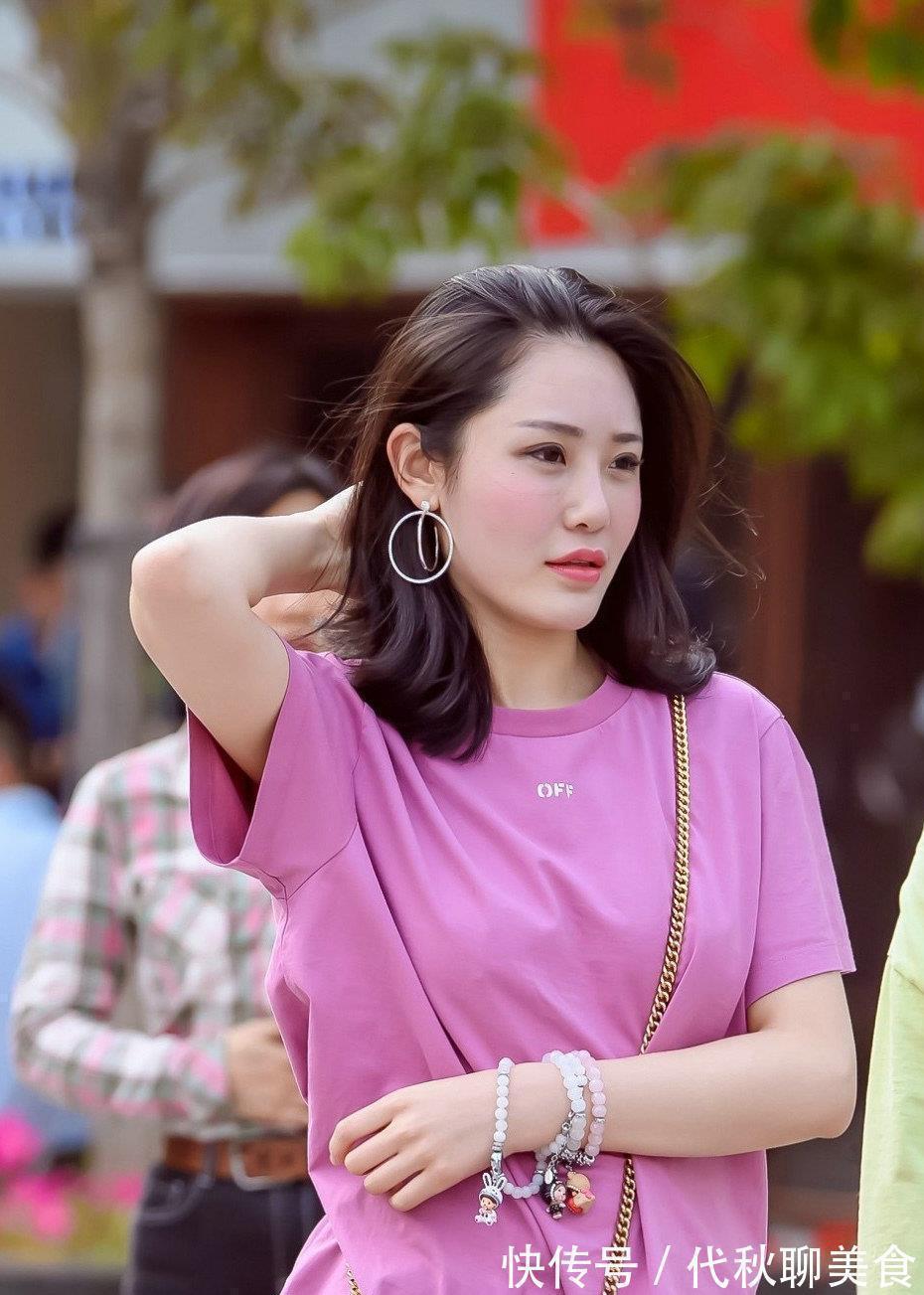 尖头 宽松的长衫营造出时尚的视觉观感,看起来时髦很多