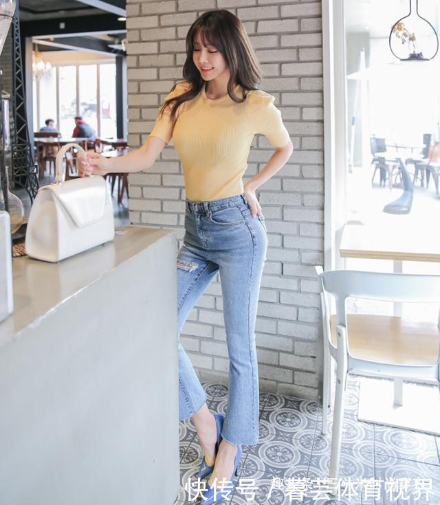牛仔裤在搭配方面完全没有限制，清凉感十足，显身材还提升气质！