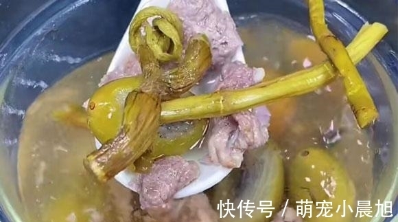青榄|平时多给家里的“顶梁柱”喝这汤,几样食材简单一煲,润喉又下火