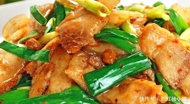 色泽酱红,肉质酥软,鲜香味厚,荤素搭配,老人孩子都超喜欢吃