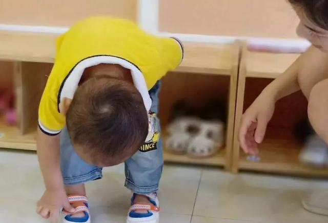 果冻|前有“洞洞鞋”,后有“果冻鞋”,血的教训告诉你为啥别给孩子穿