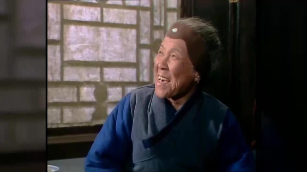 红楼梦|红楼梦：栊翠庵里品茶，贾母为何把喝剩的半杯茶递给刘姥姥？