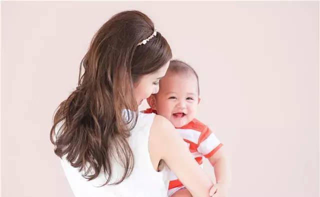 阶段|经常被抱的孩子,和经常躺着的孩子谁更健康?医生:两者差距明显