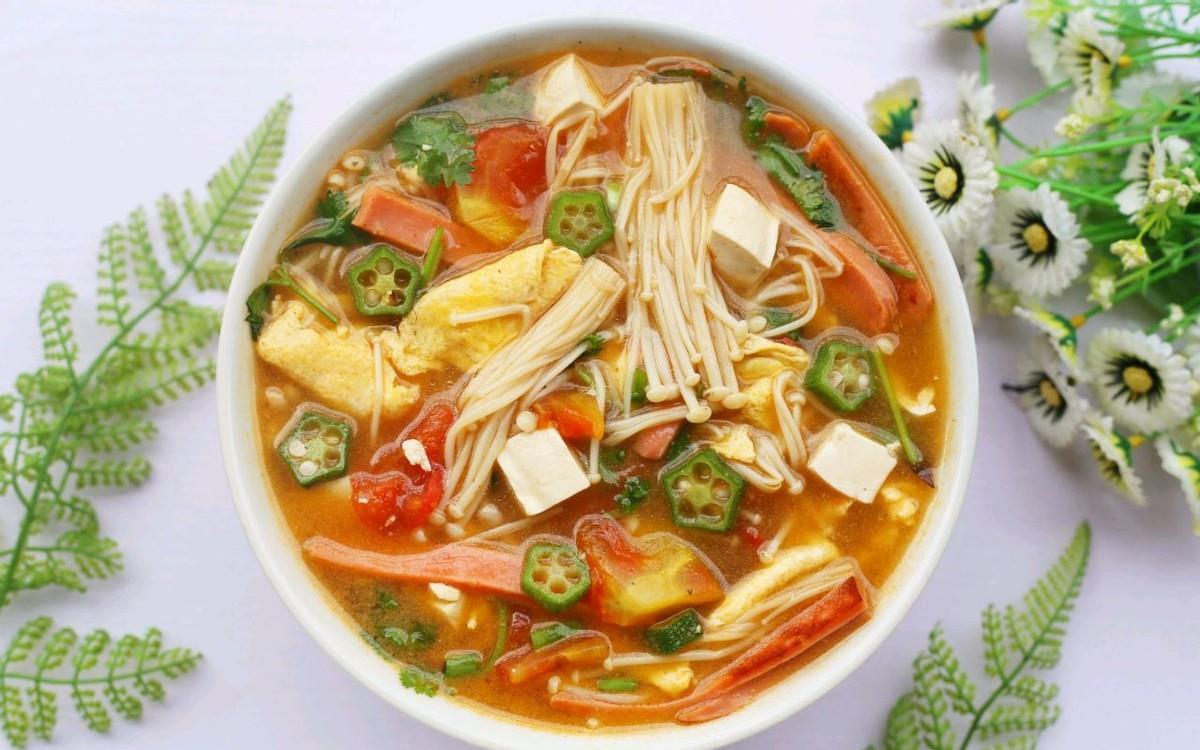 秋葵|自制美味番茄菇菌豆腐汤,食材丰富,营养更丰富