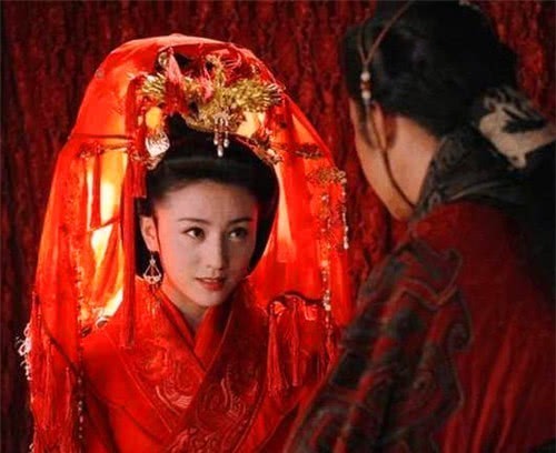 贵族|她拒嫁皇室贵族,下嫁守城士兵,众人笑她,想不到她成了皇太后