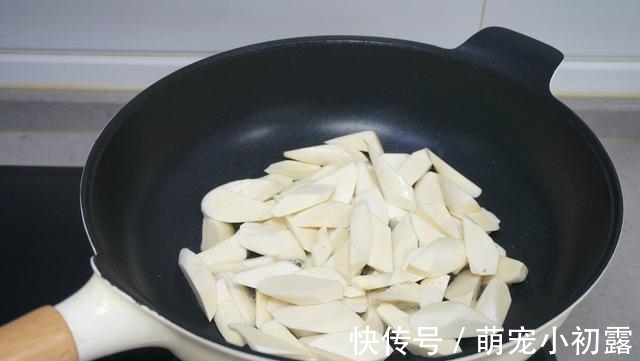油焖茭白|家中有老人的快来看,常吃此菜,味道鲜美,还可以预防骨质疏松