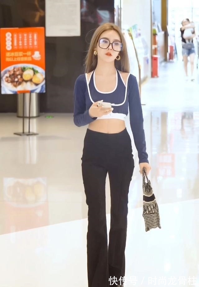 背心|短打上衣搭配黑色喇叭裤,青春靓丽,活泼可爱