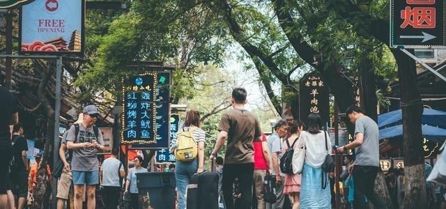 中年|晚上6到10点成为旅游黄金时间，网友：这不能只怪年轻人起不来